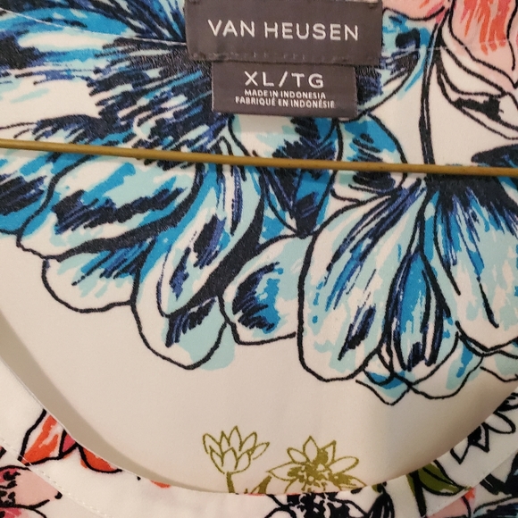 Ladies top - Picture 4 of 4